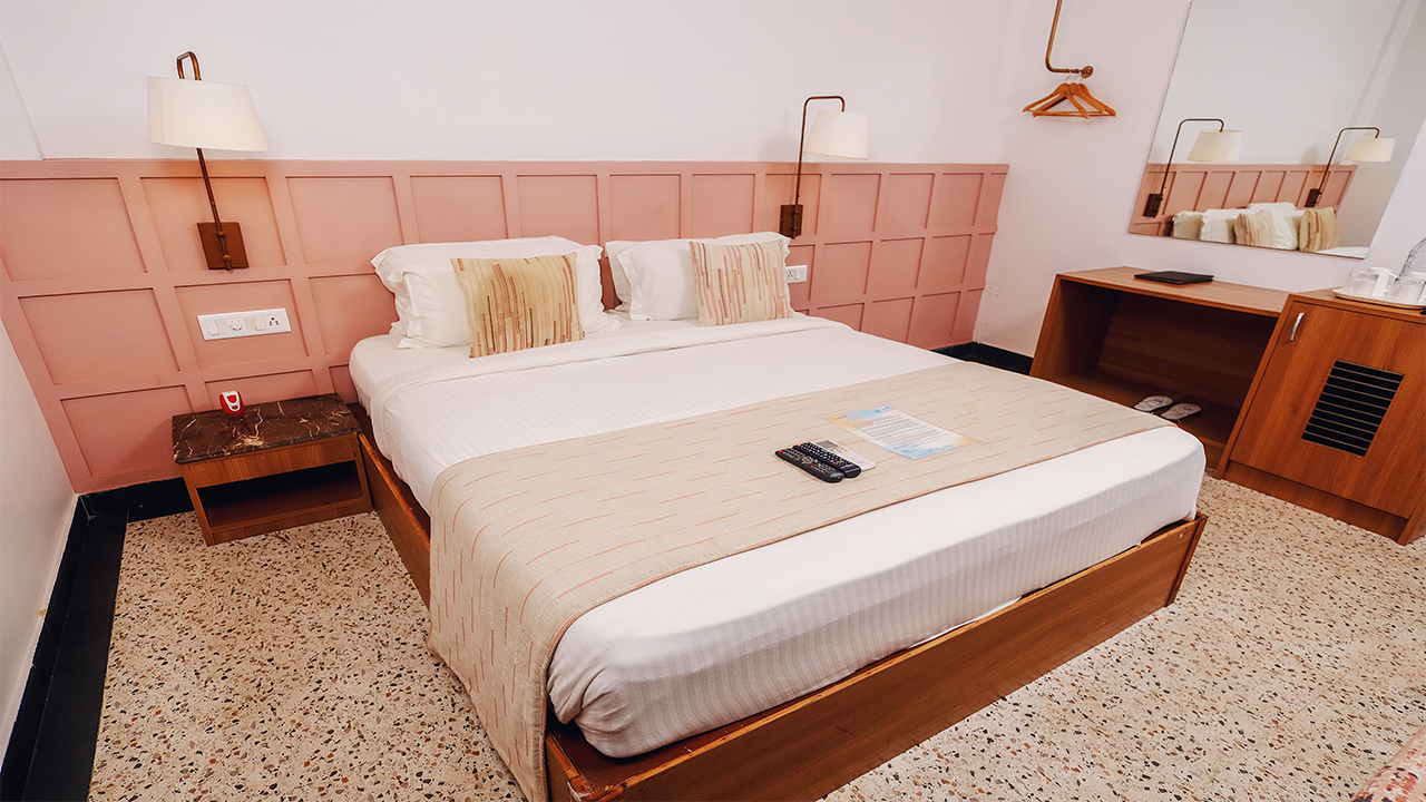 Hotel Grand - Cozy Room with Garden