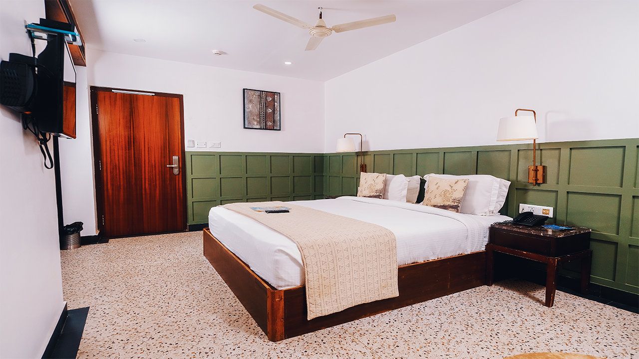 Hotel Grand - Deluxe Room